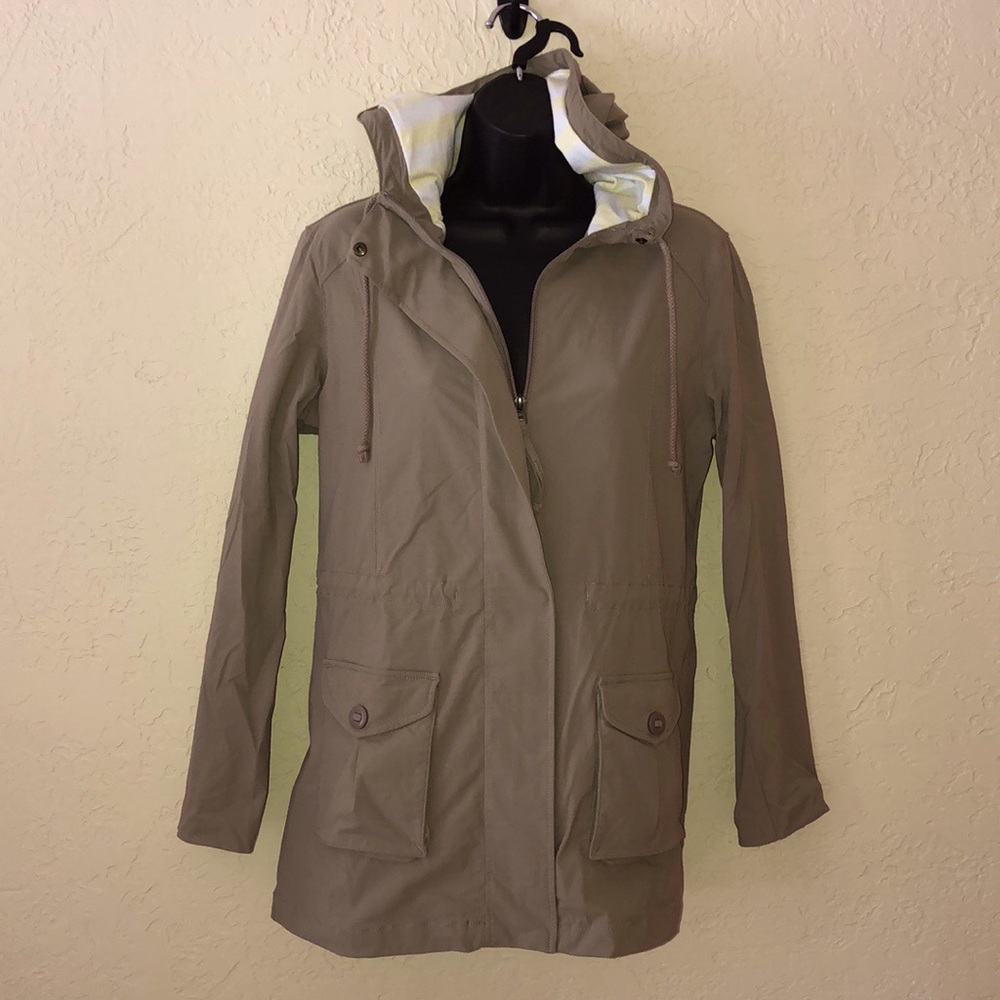 LUCY ACTIVEWEAR tan windbreaker JACKET M